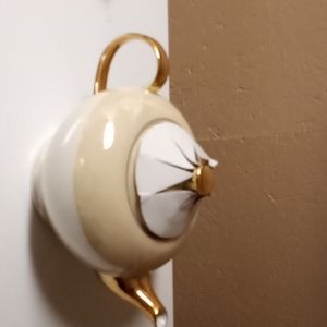 I GODINGER& CO. PEARL LUSTER TEAPOT